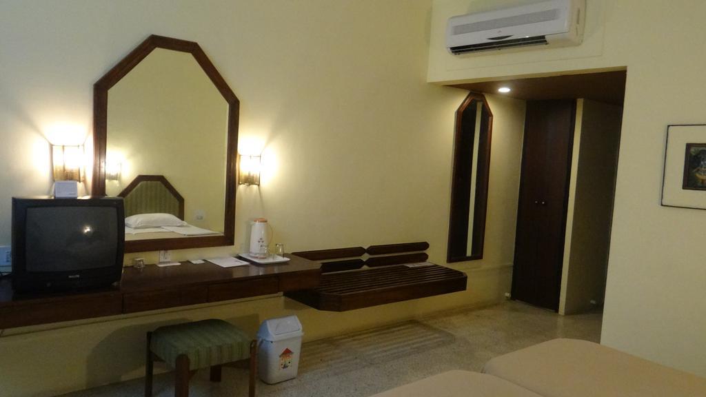 Hotel Paradise - Mysore Dasaprakash Group Kültér fotó