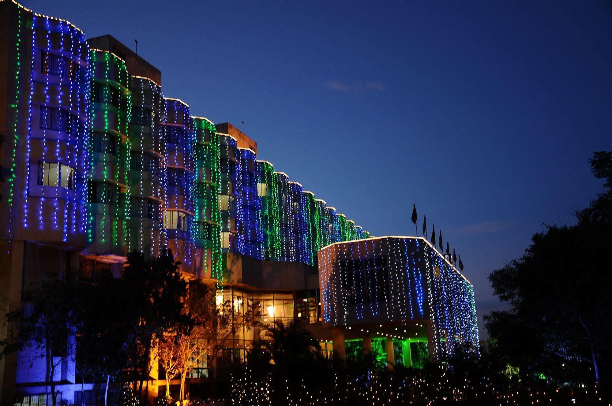 Hotel Paradise - Mysore Dasaprakash Group Kültér fotó