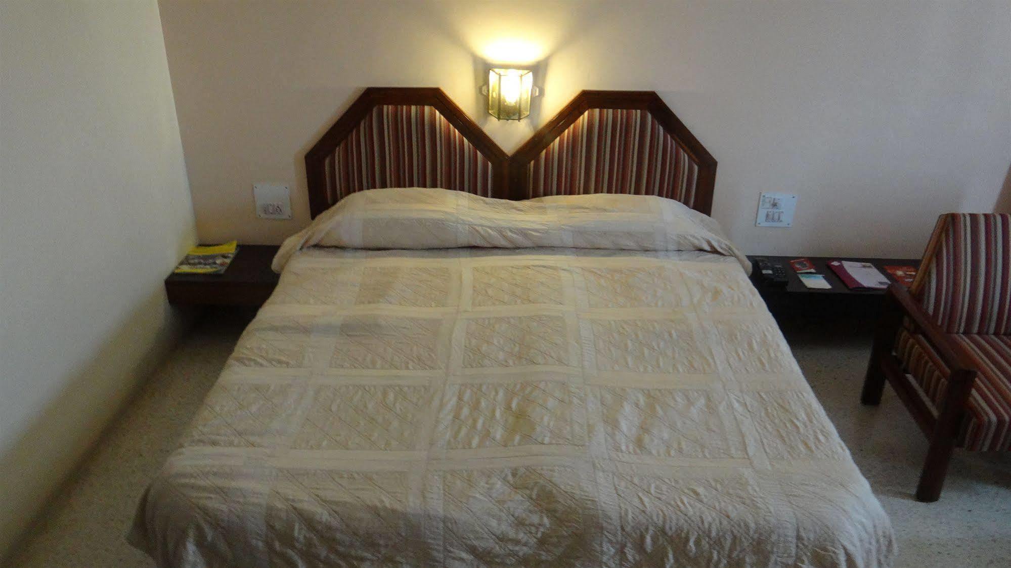 Hotel Paradise - Mysore Dasaprakash Group Kültér fotó