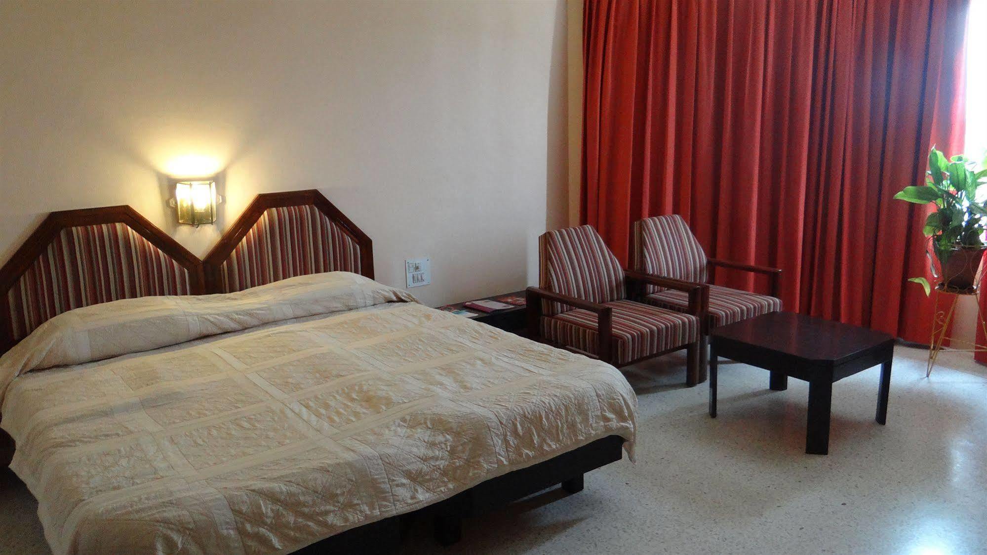 Hotel Paradise - Mysore Dasaprakash Group Kültér fotó