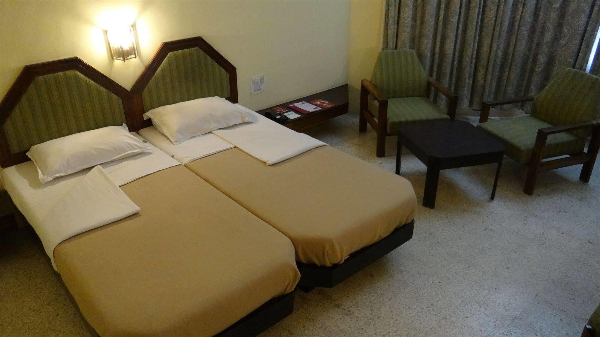 Hotel Paradise - Mysore Dasaprakash Group Kültér fotó