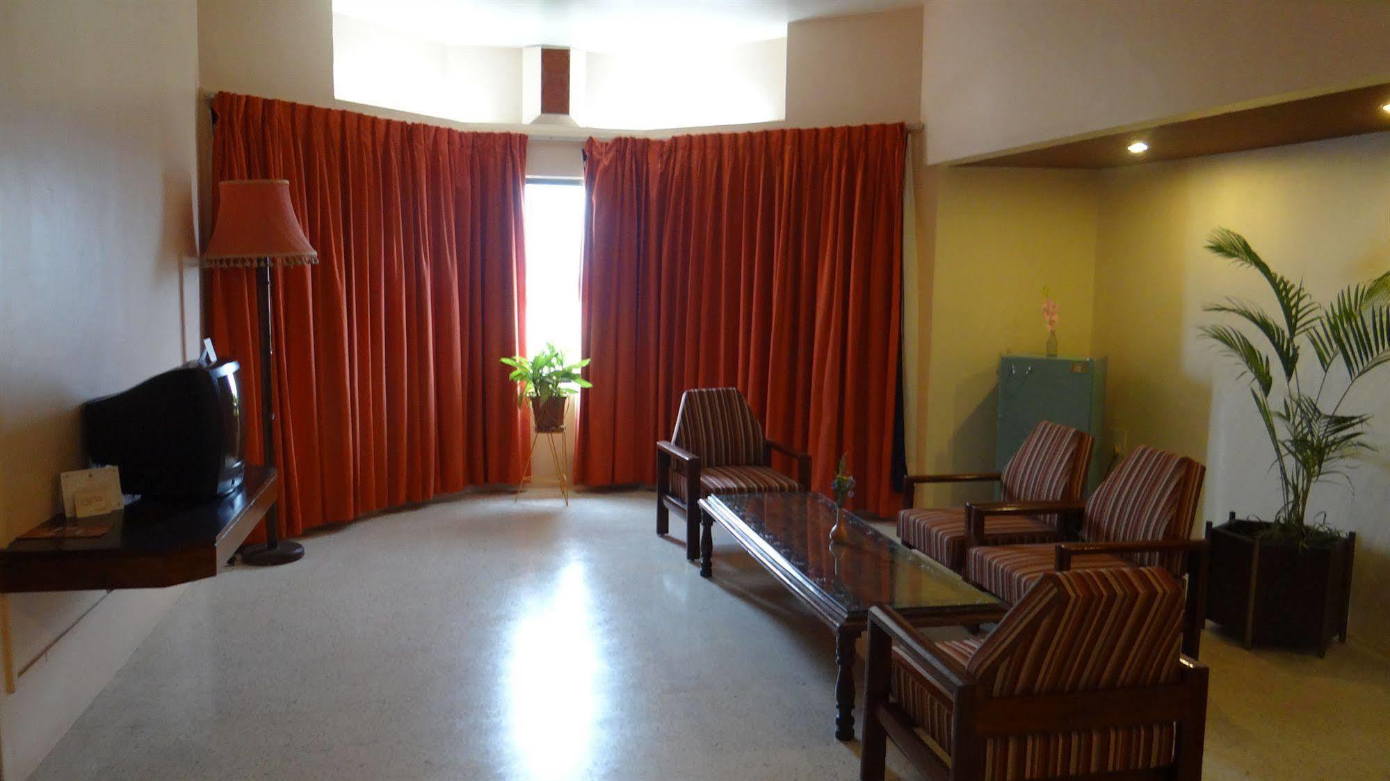 Hotel Paradise - Mysore Dasaprakash Group Kültér fotó